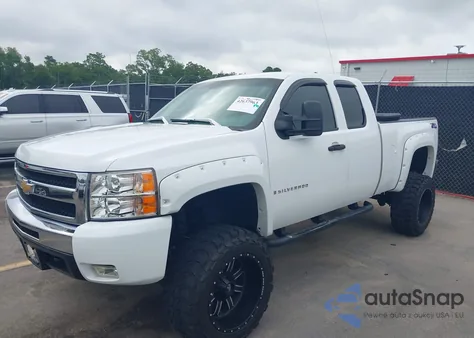 2008 Chevrolet Silverado 1500 Work Truck z USA, uszkodzony, nr VIN 1GCEK19C38Z214913